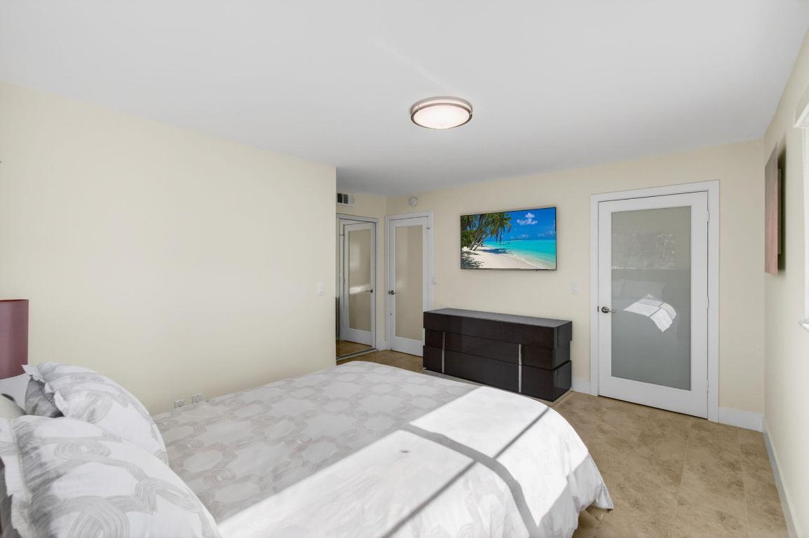 VILLAGE ROYALE GREENTREE CONDO - Residential