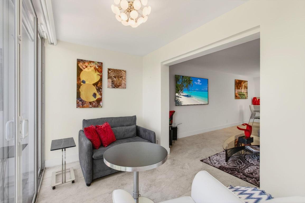 VILLAGE ROYALE GREENTREE CONDO - Residential