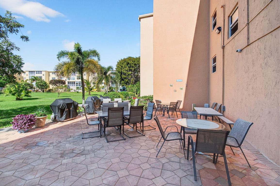 VILLAGE ROYALE GREENTREE CONDO - Residential