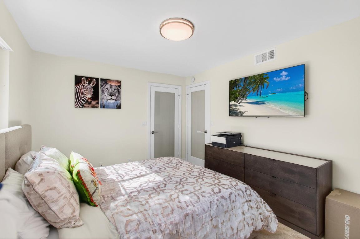 VILLAGE ROYALE GREENTREE CONDO - Residential