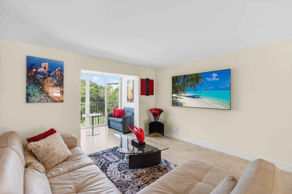 VILLAGE ROYALE GREENTREE CONDO - Residential