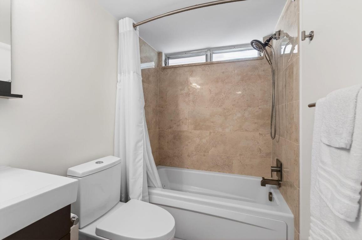 VILLAGE ROYALE GREENTREE CONDO - Residential