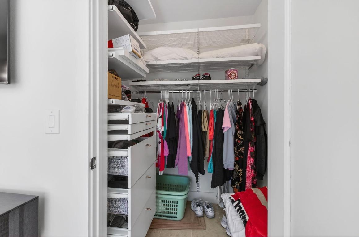 VILLAGE ROYALE GREENTREE CONDO - Residential