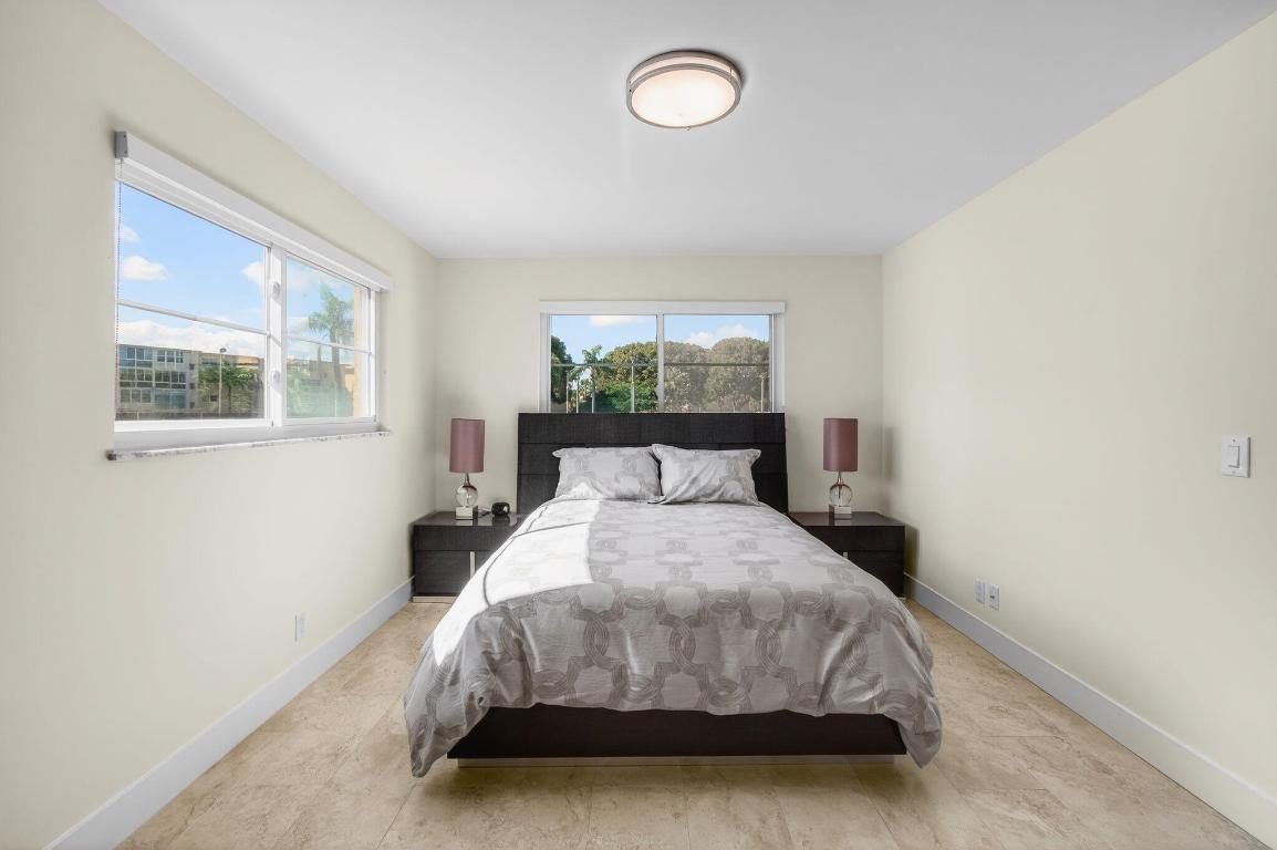 VILLAGE ROYALE GREENTREE CONDO - Residential