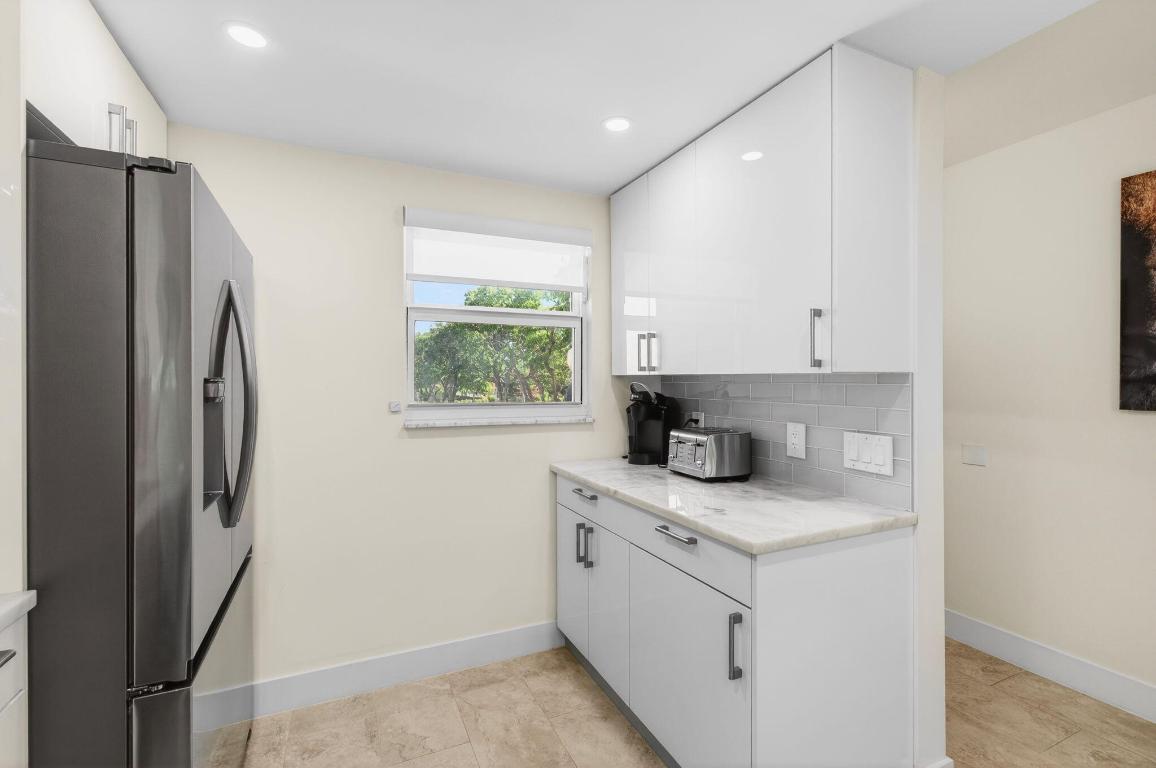 VILLAGE ROYALE GREENTREE CONDO - Residential