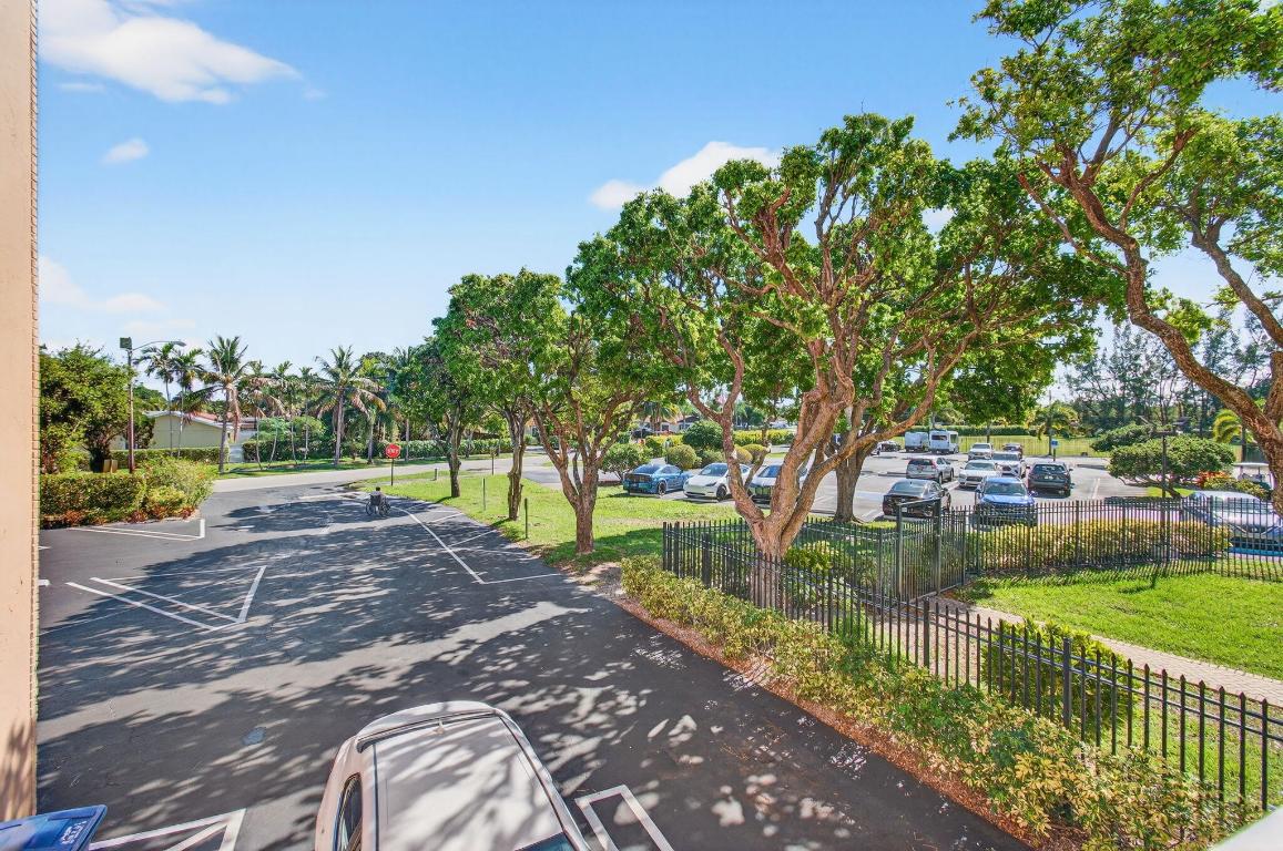 VILLAGE ROYALE GREENTREE CONDO - Residential