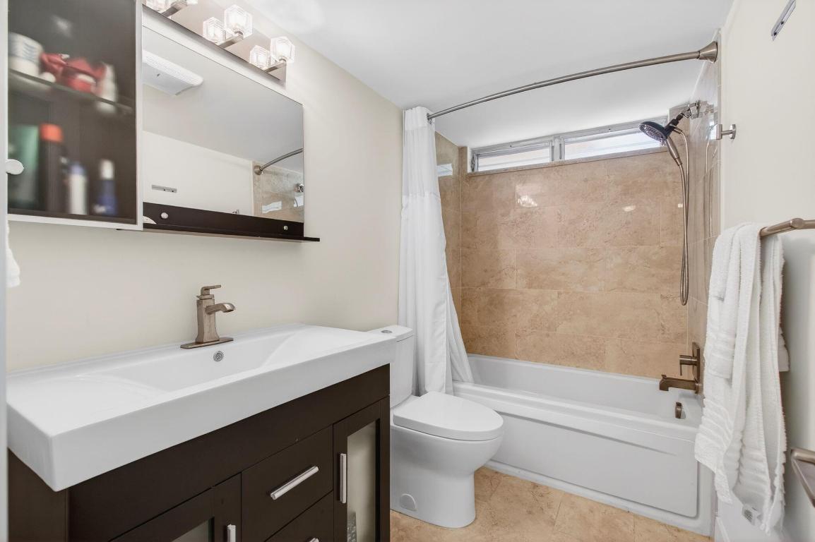 VILLAGE ROYALE GREENTREE CONDO - Residential