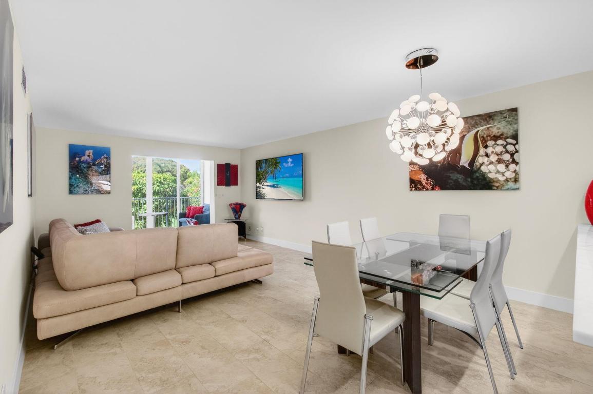 VILLAGE ROYALE GREENTREE CONDO - Residential