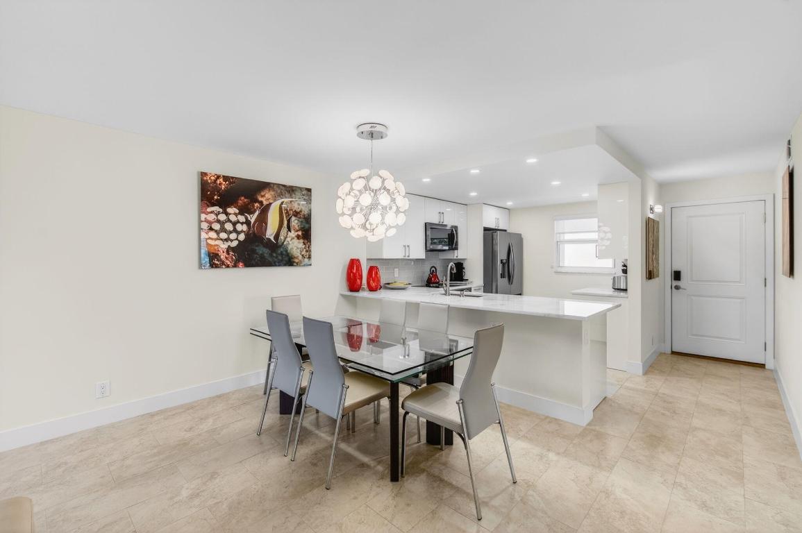 VILLAGE ROYALE GREENTREE CONDO - Residential