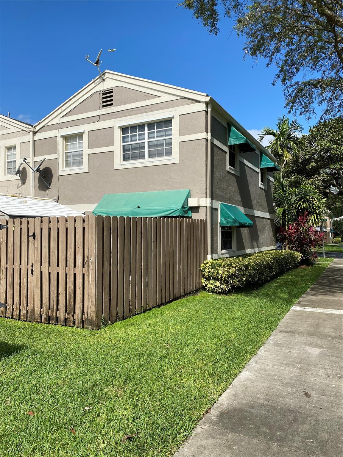 Flamingo Gardens Ph Four - Residential Lease