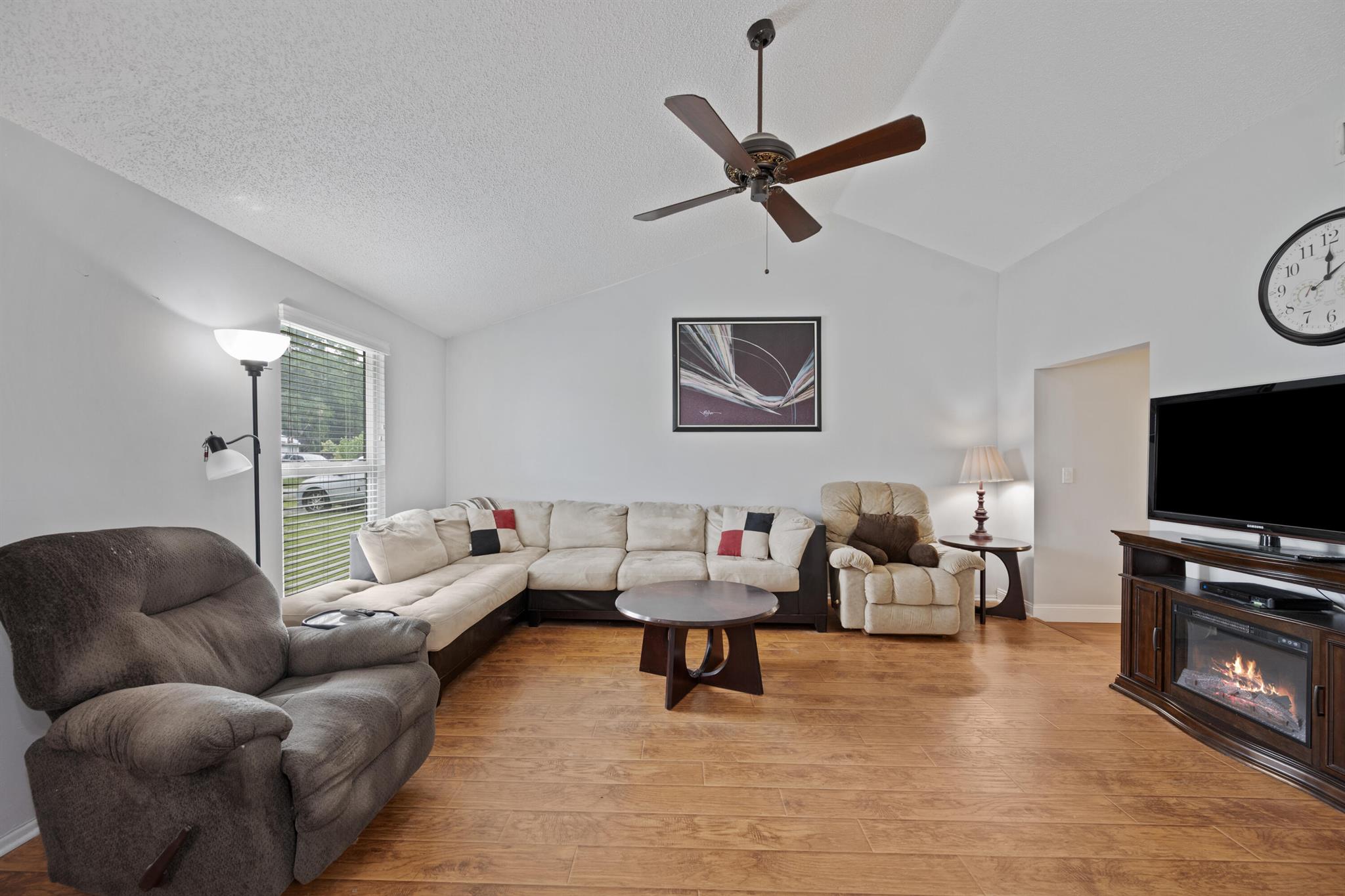10566 Aquarius Lane, Royal Palm Beach, FL, 33411/$460,000 4 10566 Aquarius Lane