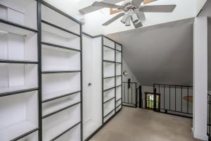 PINEAPPLE BLUFF - Residential