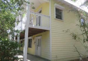 PINEAPPLE BLUFF - Residential