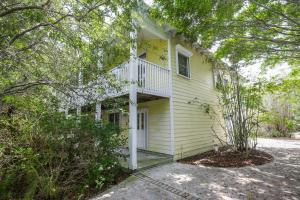 PINEAPPLE BLUFF - Residential