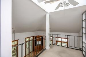 PINEAPPLE BLUFF - Residential