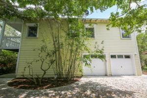 PINEAPPLE BLUFF - Residential