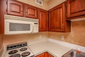 PINEAPPLE BLUFF - Residential