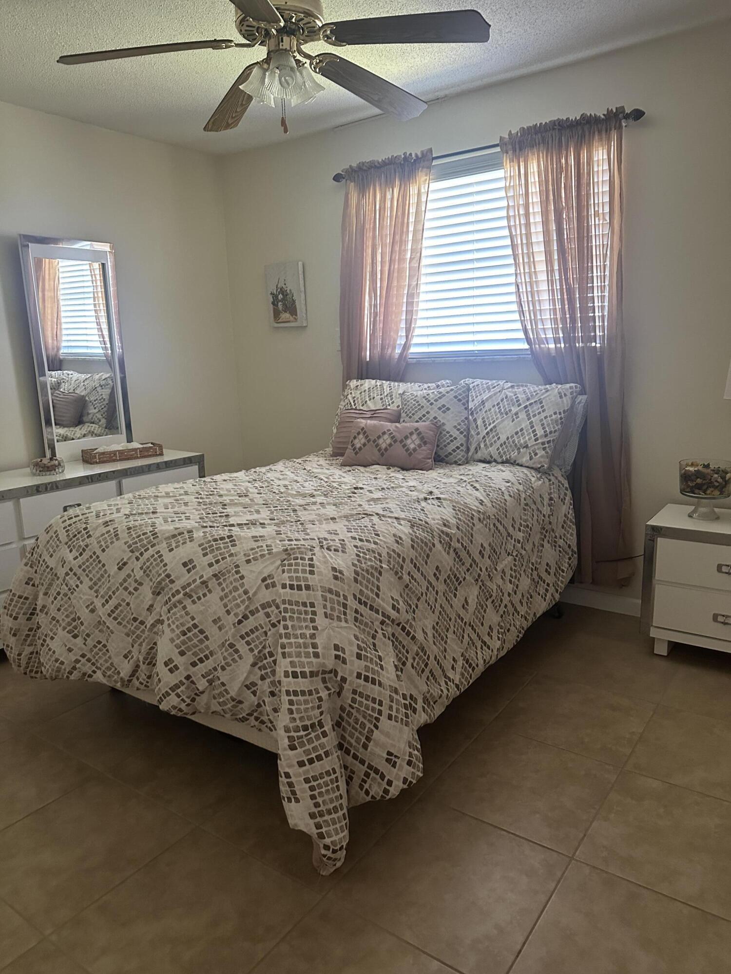 LAKE CLARKE GARDENS CONDO 22 - Residential