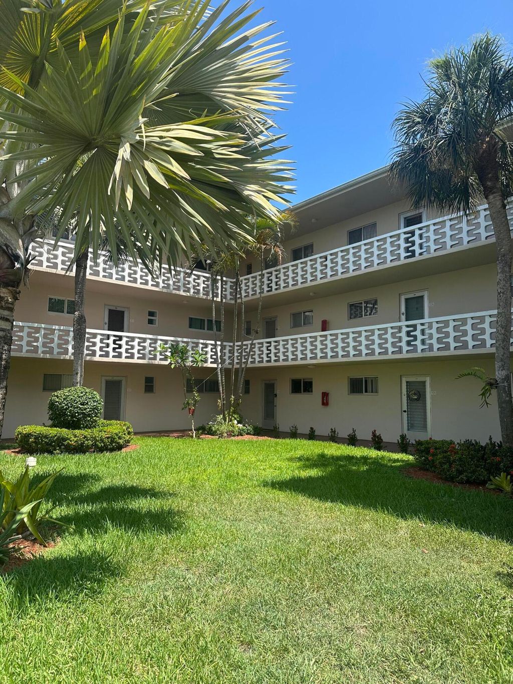 Photo of 2812 S Garden Dr #304, Lake Worth, FL 33461 (MLS # B26009437)