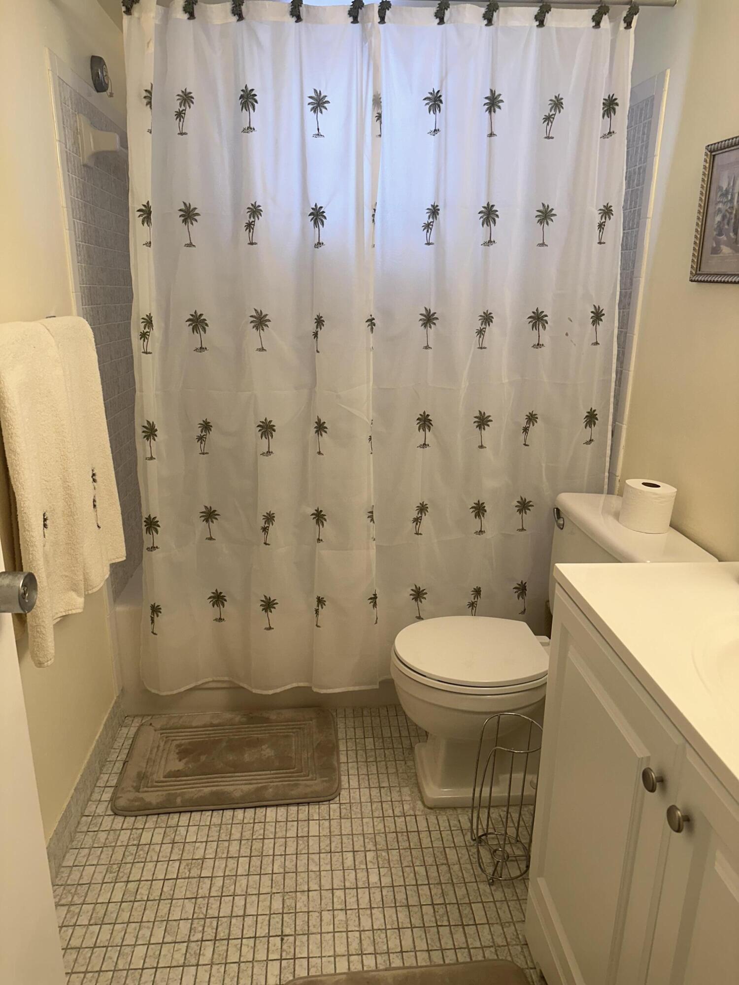 LAKE CLARKE GARDENS CONDO 22 - Residential