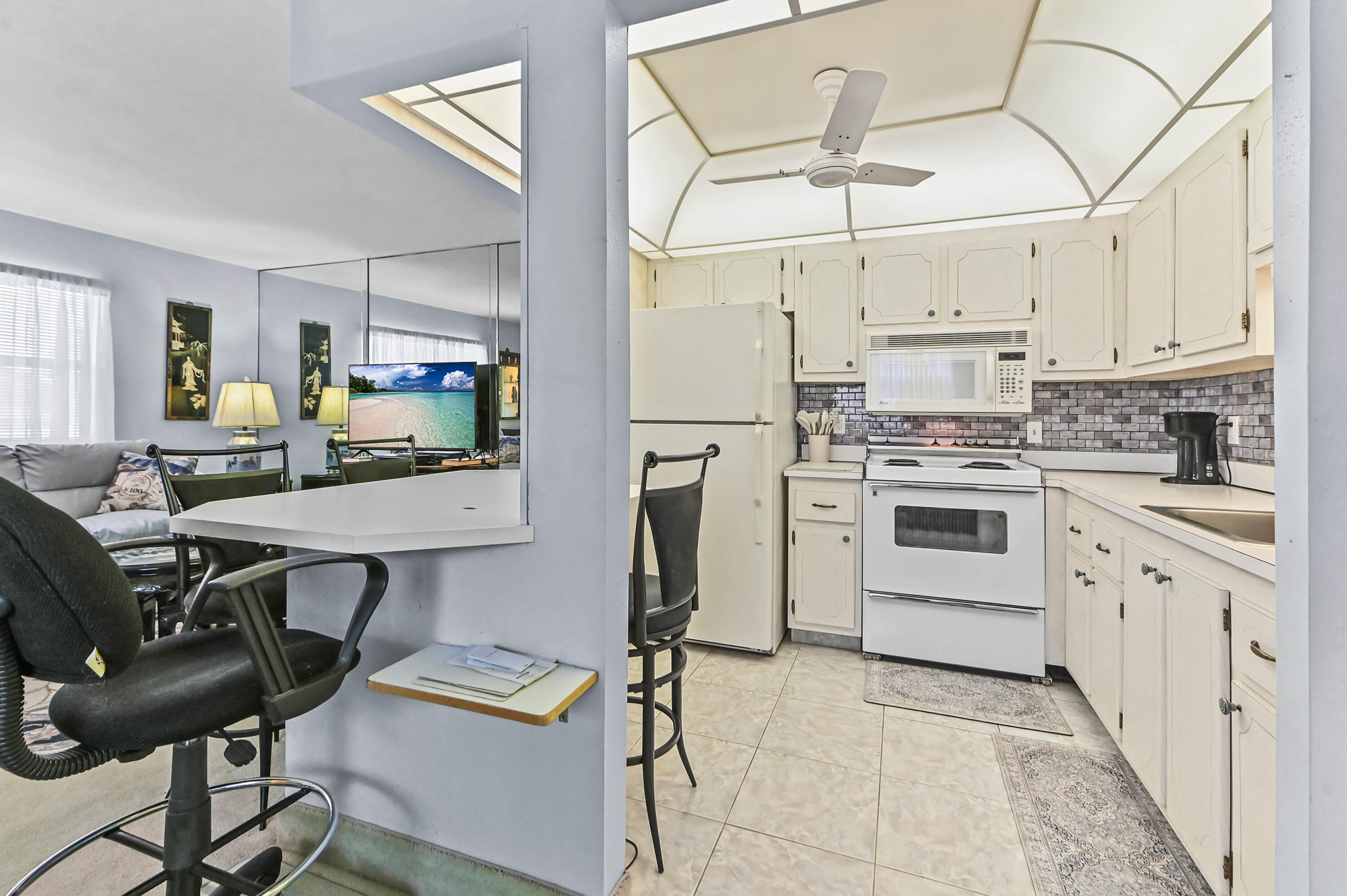 KINGS POINT SAXONY CONDOS - Residential