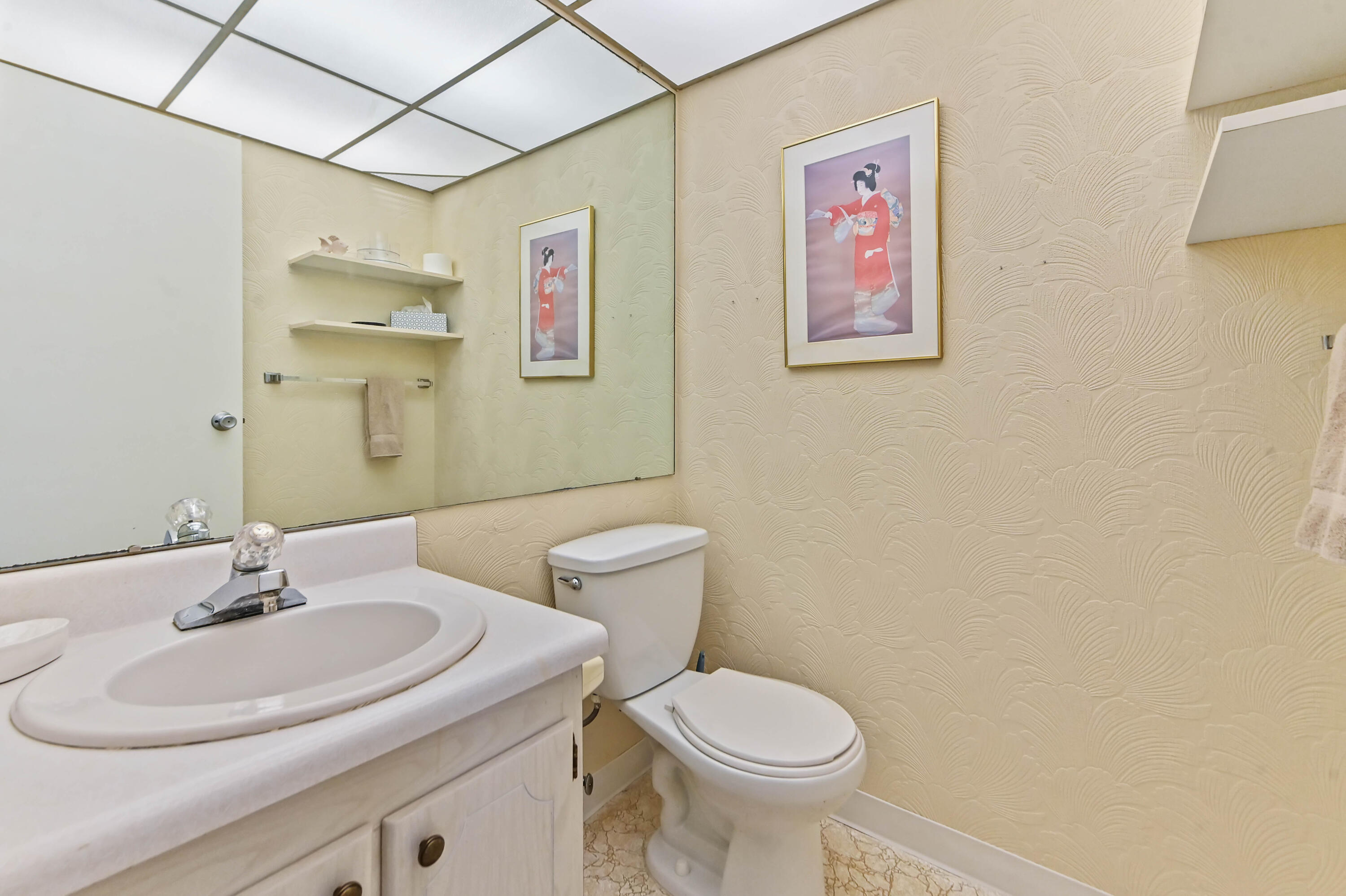 KINGS POINT SAXONY CONDOS - Residential