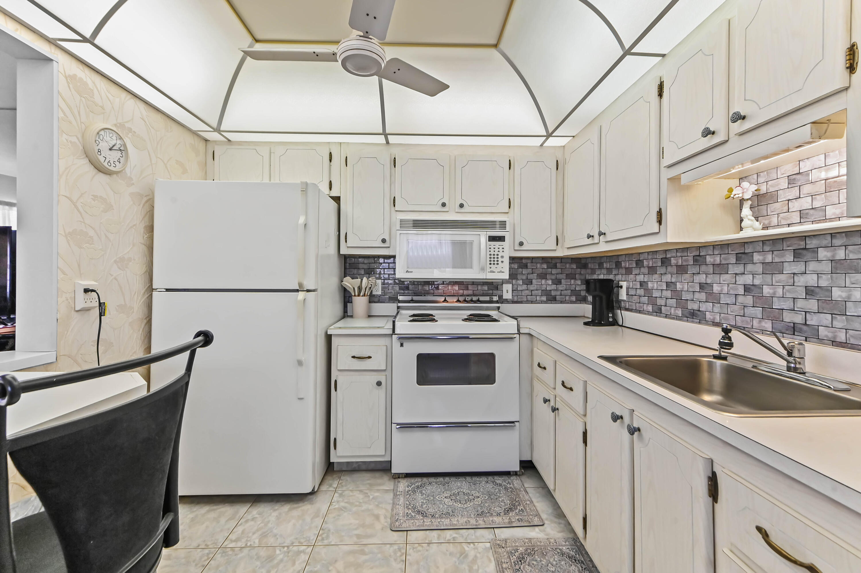 KINGS POINT SAXONY CONDOS - Residential