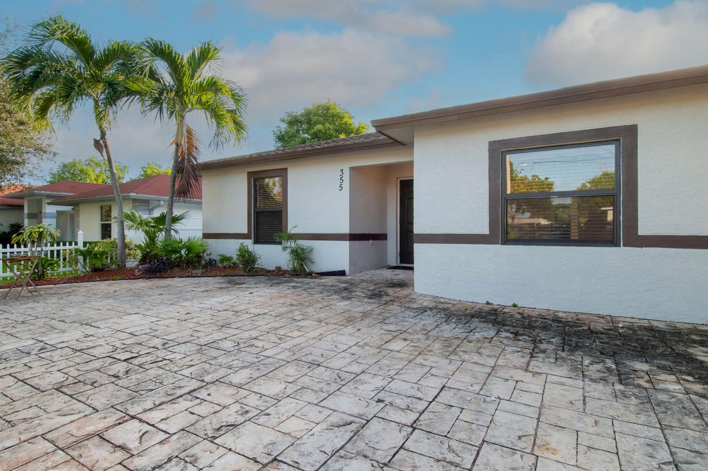 Photo of 355 NW 5th Avenue, Delray Beach, FL 33484 (MLS # R10924996)