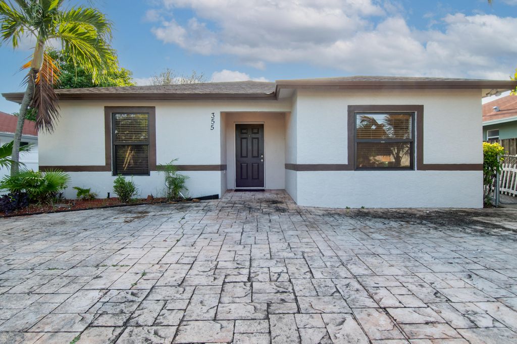 Photo of 355 NW 5th Avenue, Delray Beach, FL 33484 (MLS # R10924996)