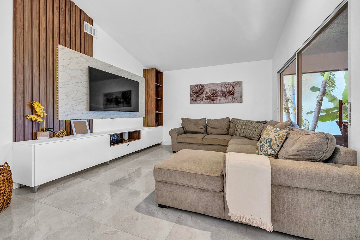 10580 PEBBLE COVE Lane