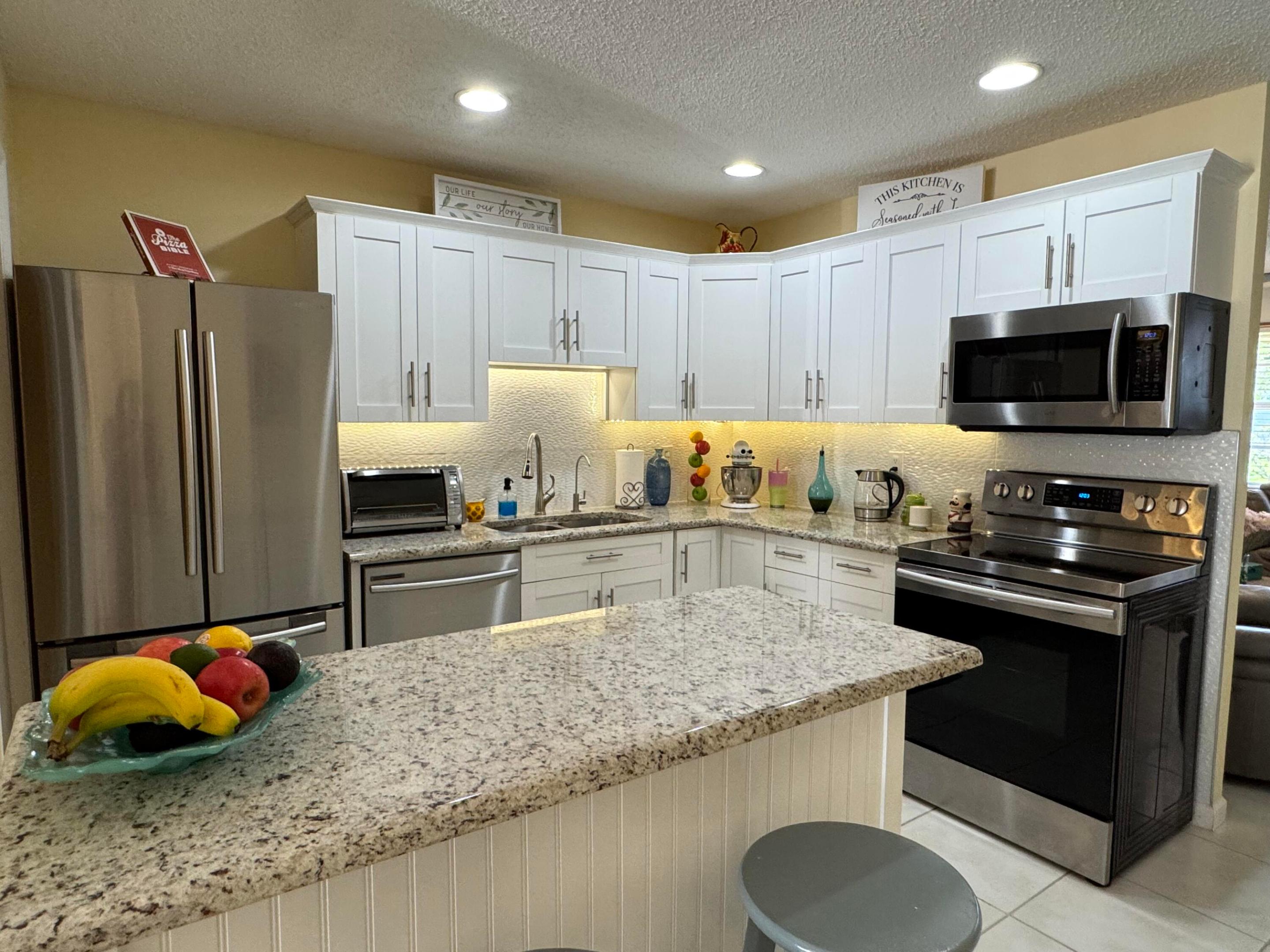 PALM BEACH VILLAS II - Residential