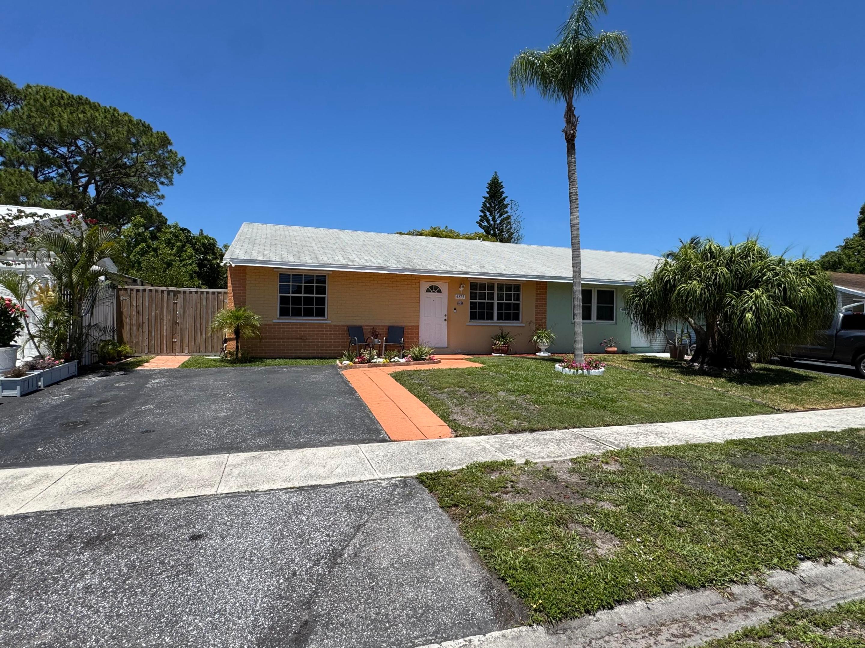 PALM BEACH VILLAS II - Residential