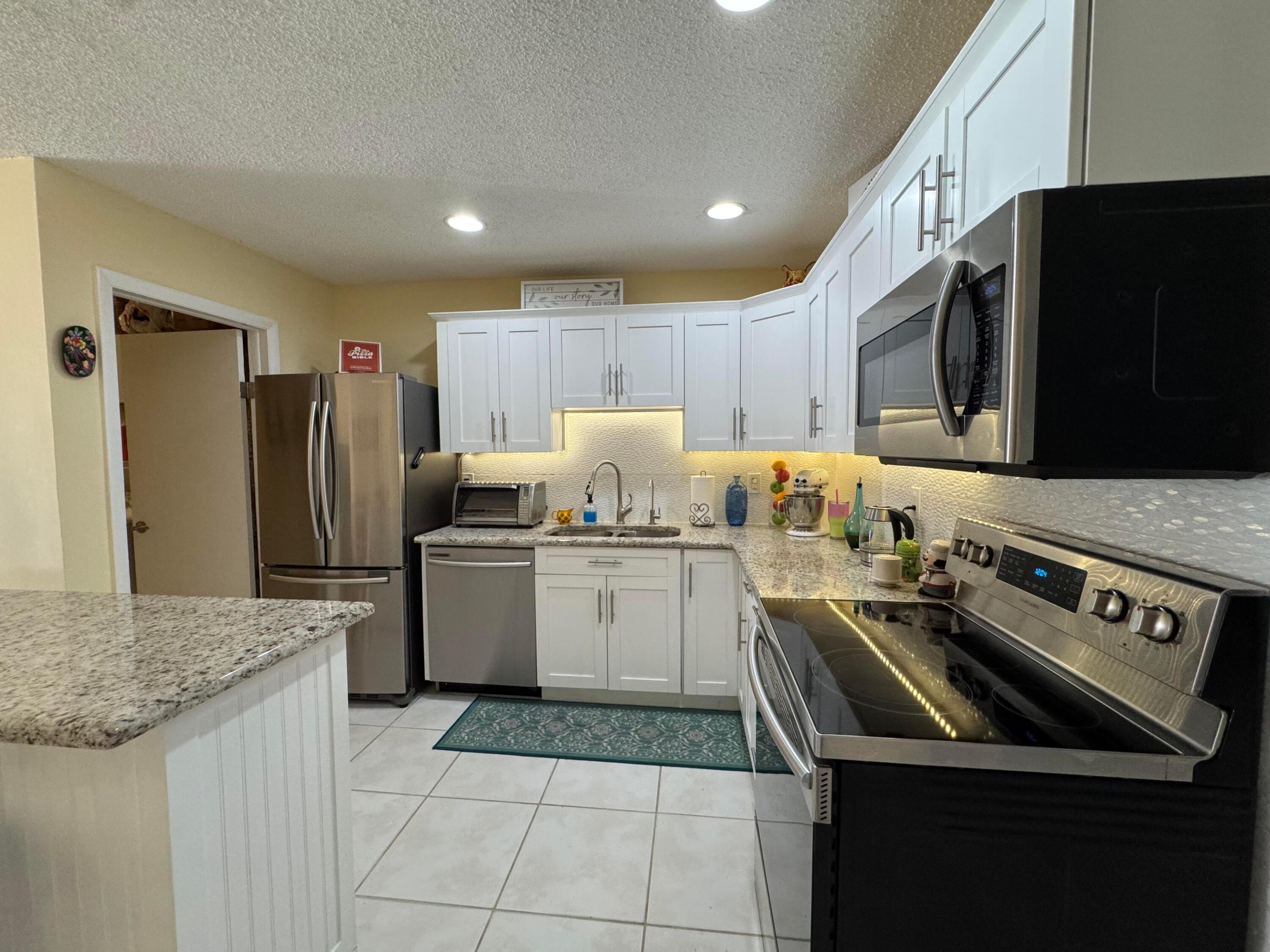 PALM BEACH VILLAS II - Residential