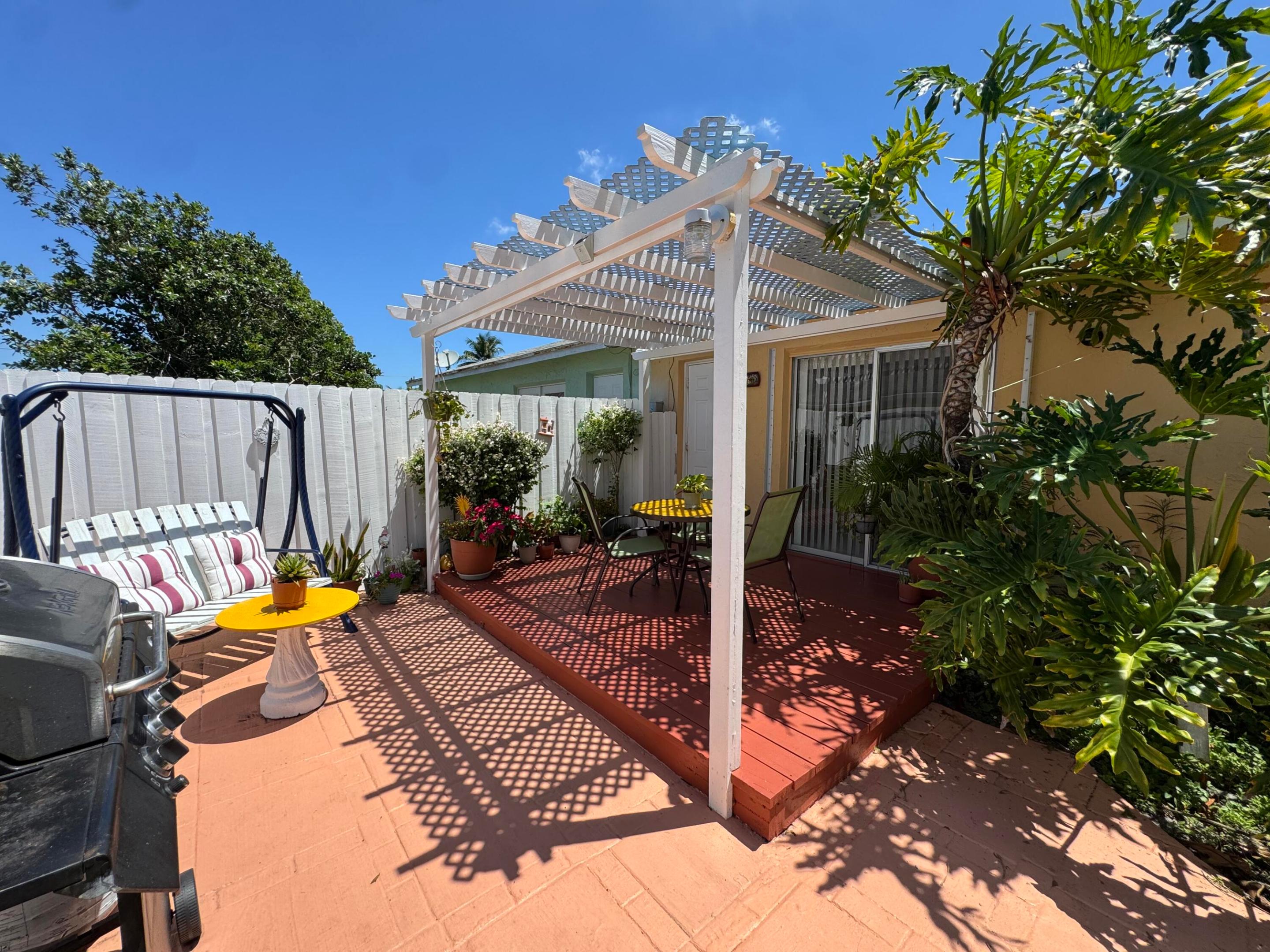PALM BEACH VILLAS II - Residential