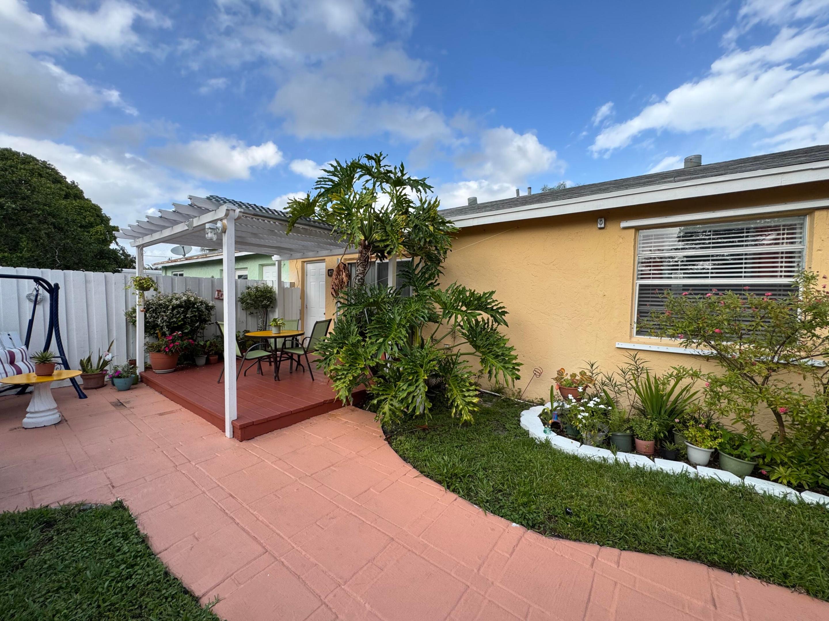 PALM BEACH VILLAS II - Residential