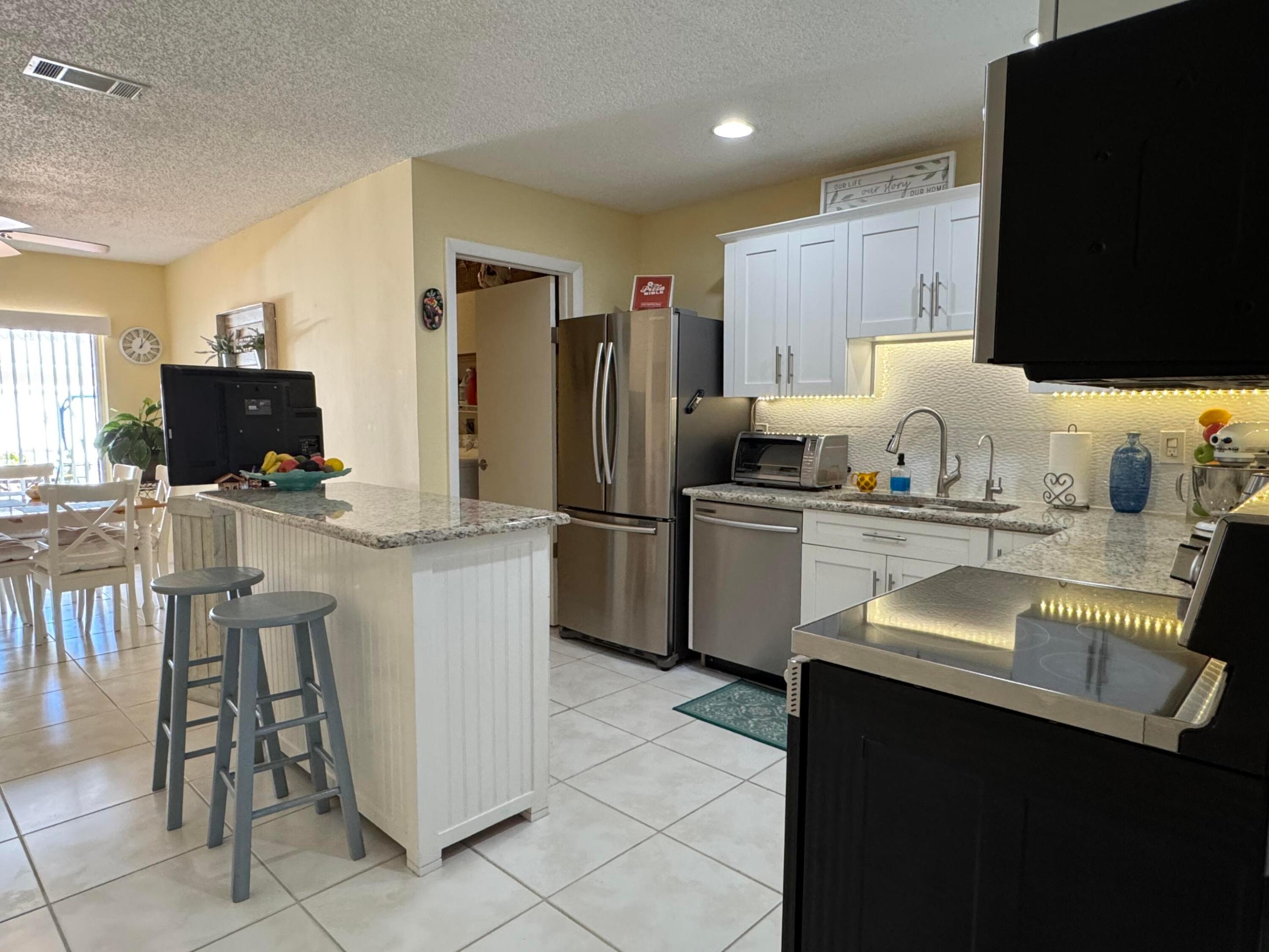 PALM BEACH VILLAS II - Residential