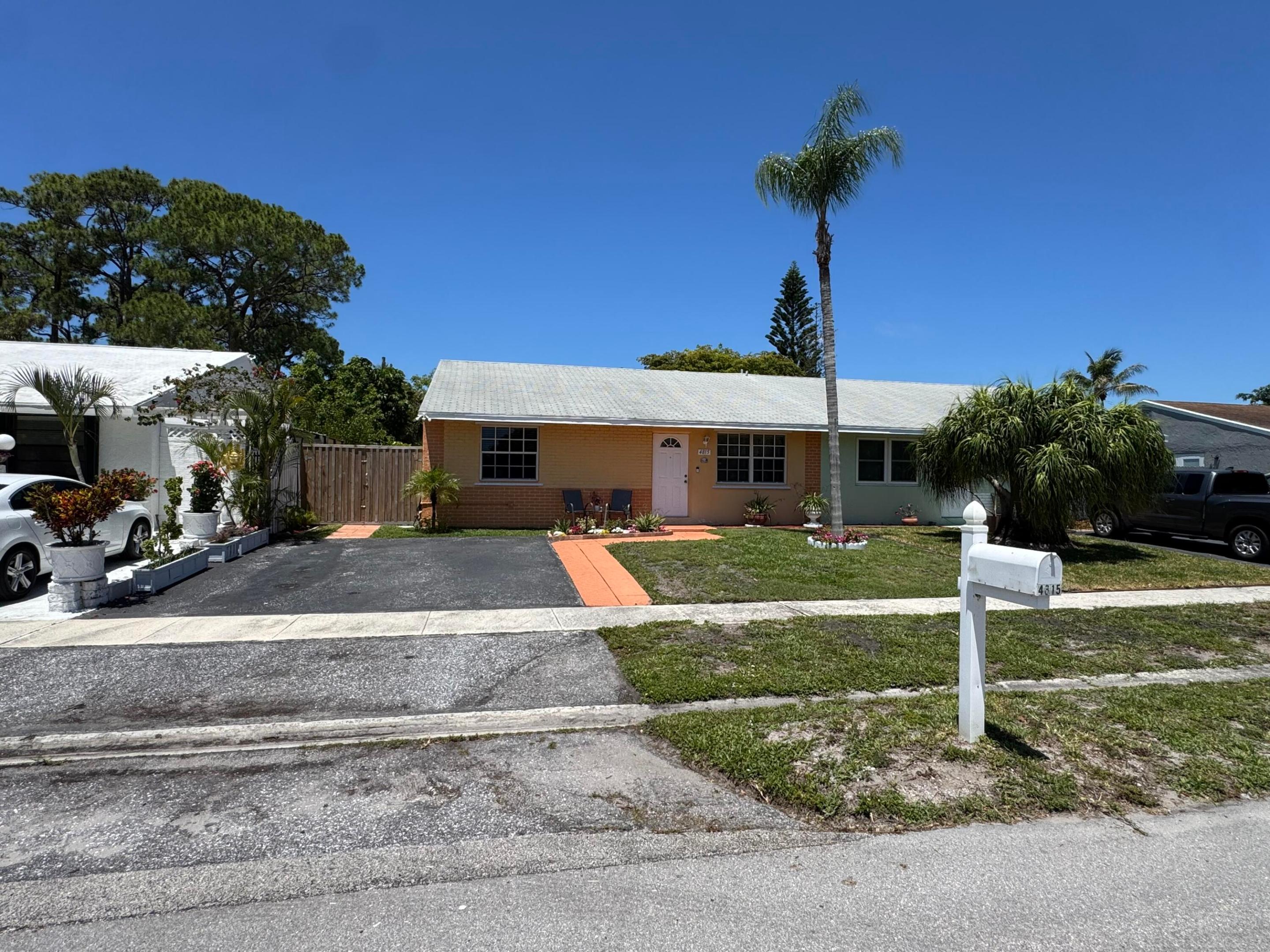 PALM BEACH VILLAS II - Residential