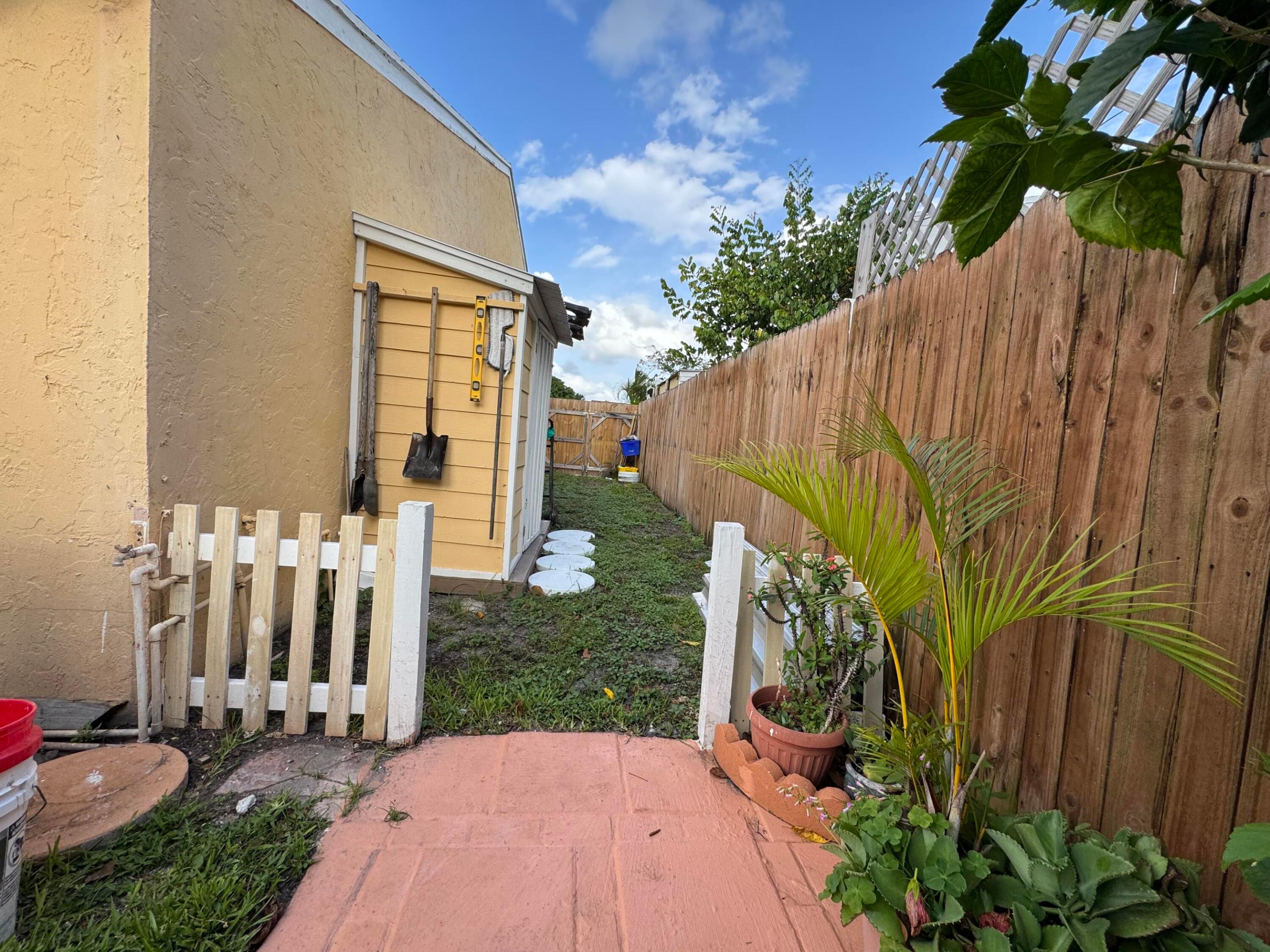 PALM BEACH VILLAS II - Residential