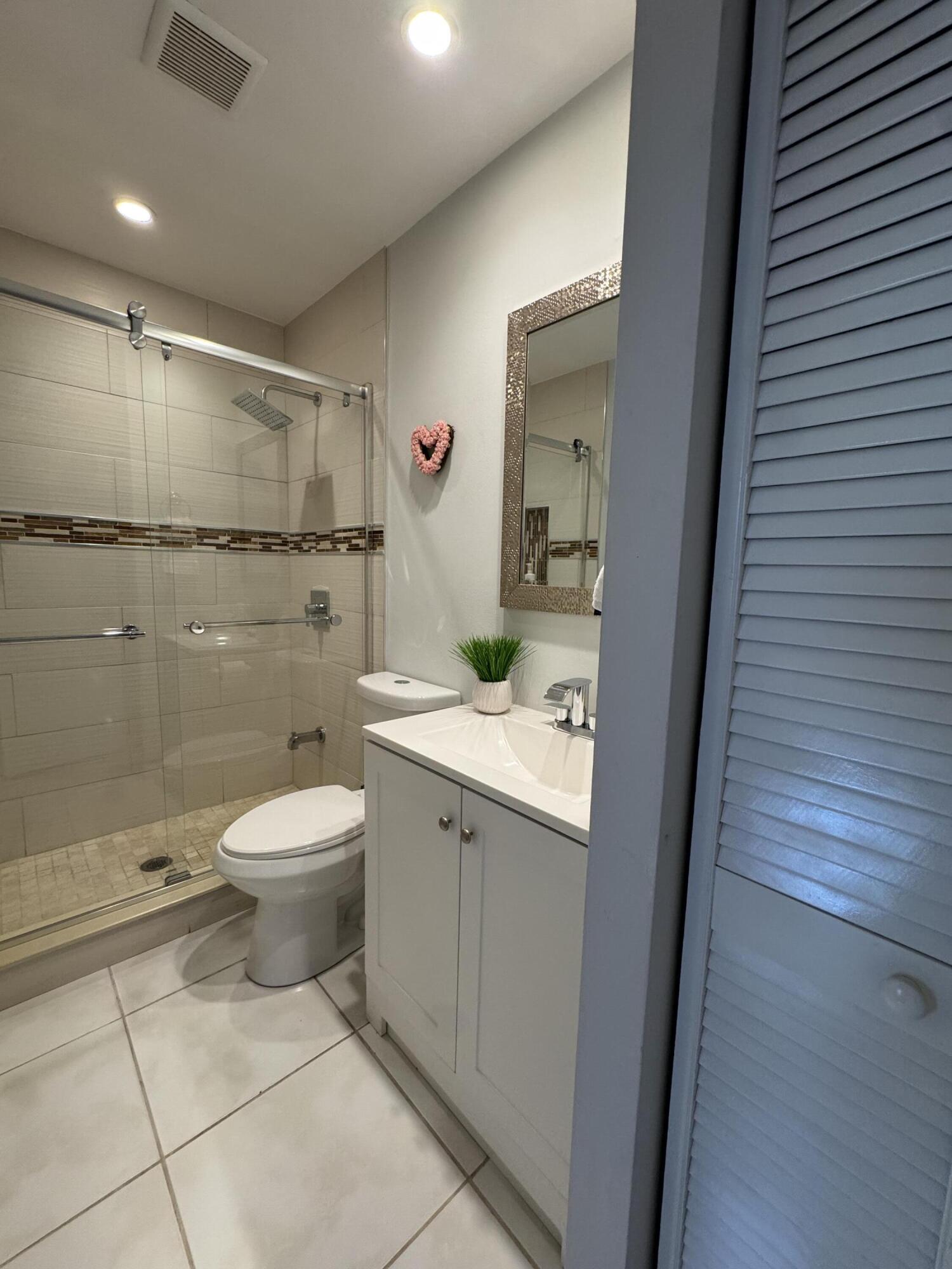 PALM BEACH VILLAS II - Residential