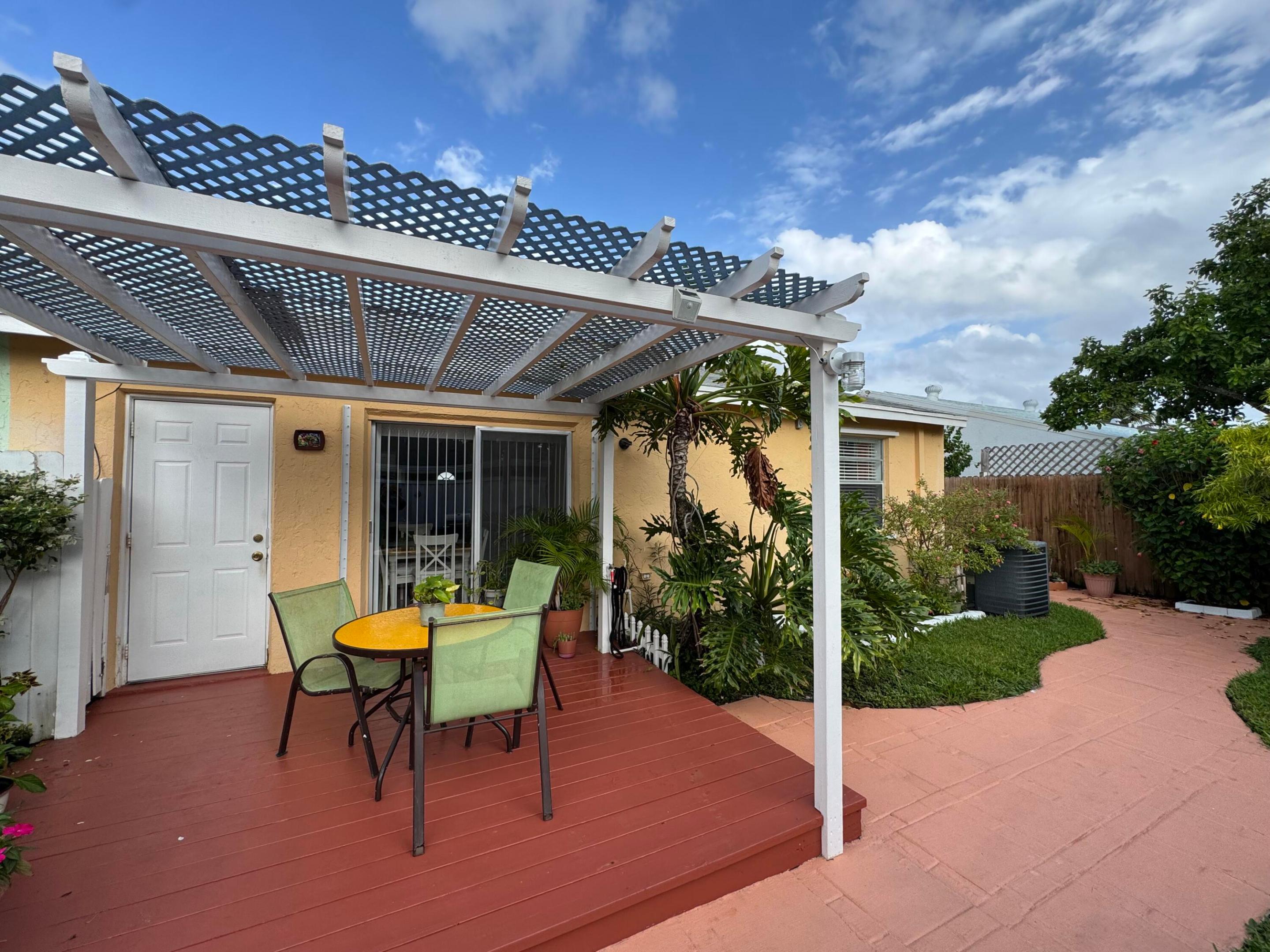 PALM BEACH VILLAS II - Residential
