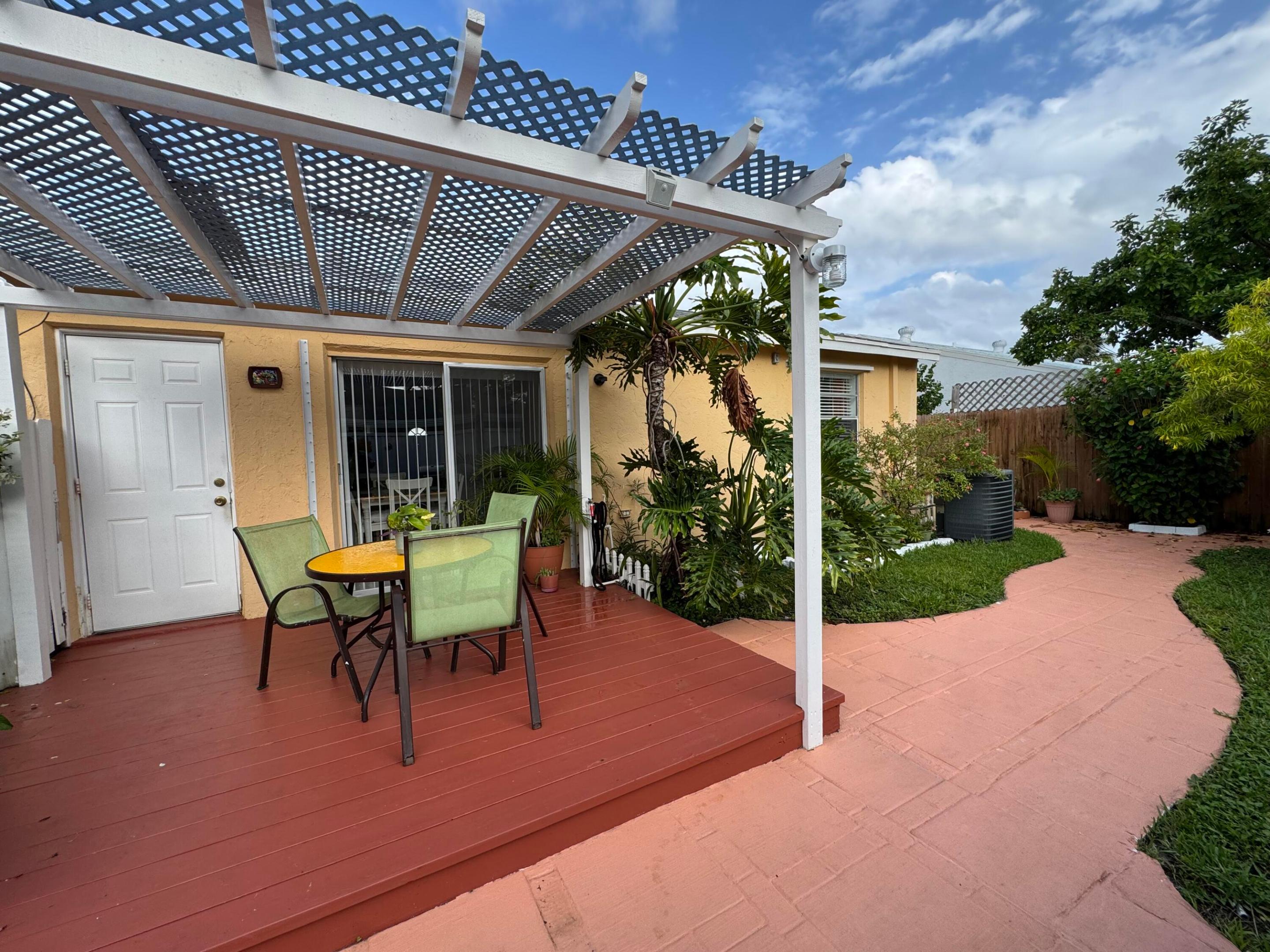 PALM BEACH VILLAS II - Residential