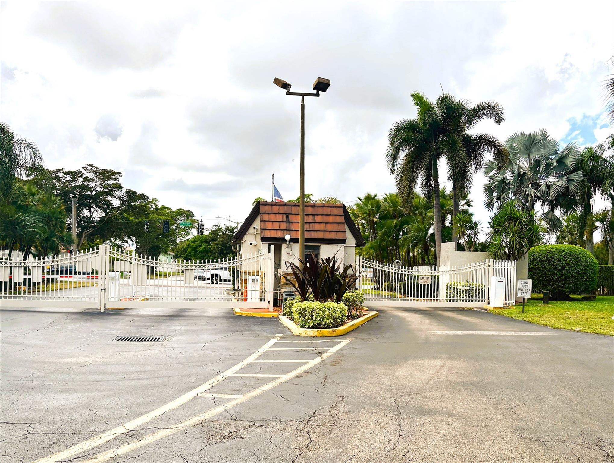 18TH HOLE AT INVERRARY CONDO - Residential Lease