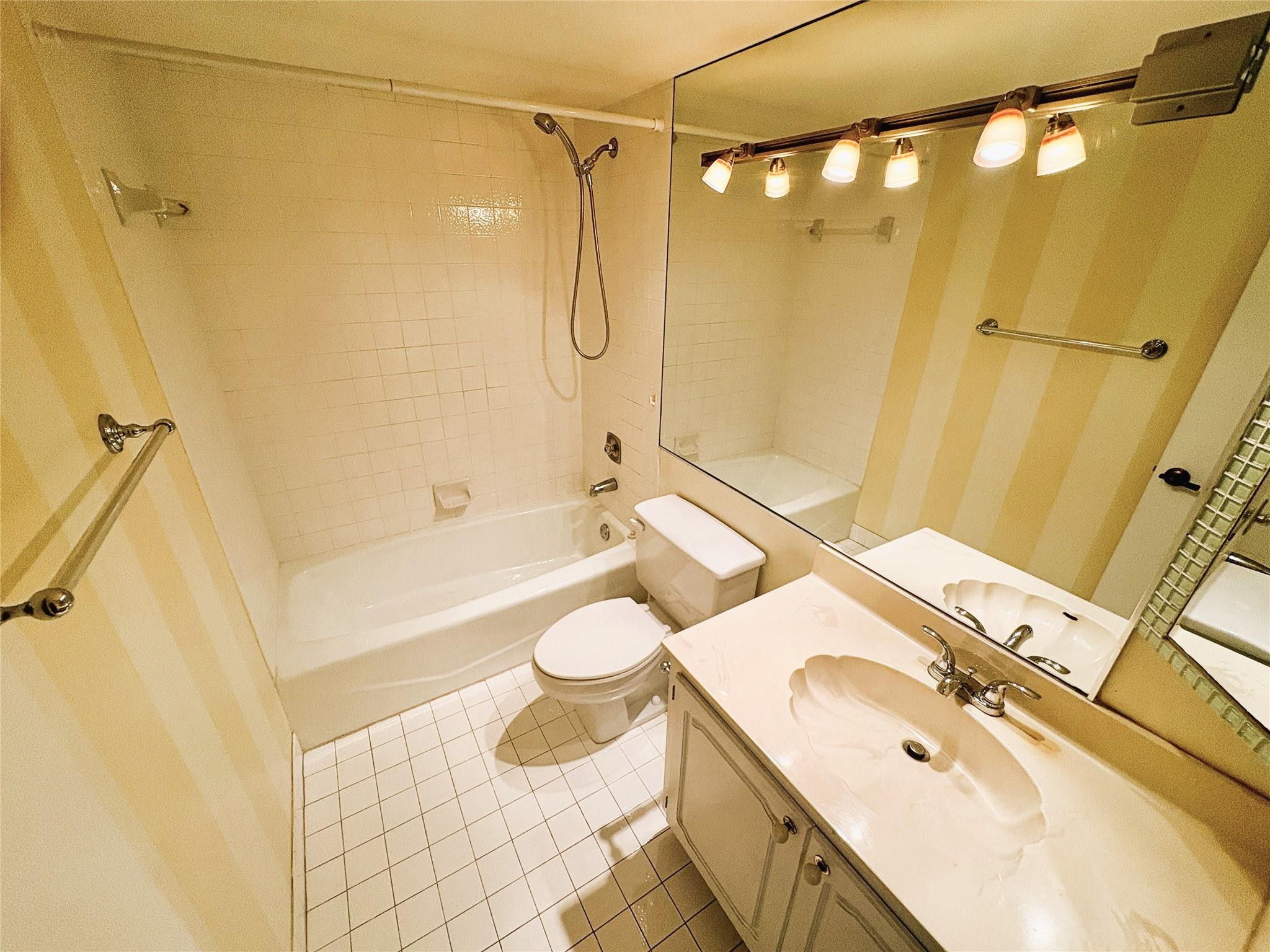 18TH HOLE AT INVERRARY CONDO - Residential Lease