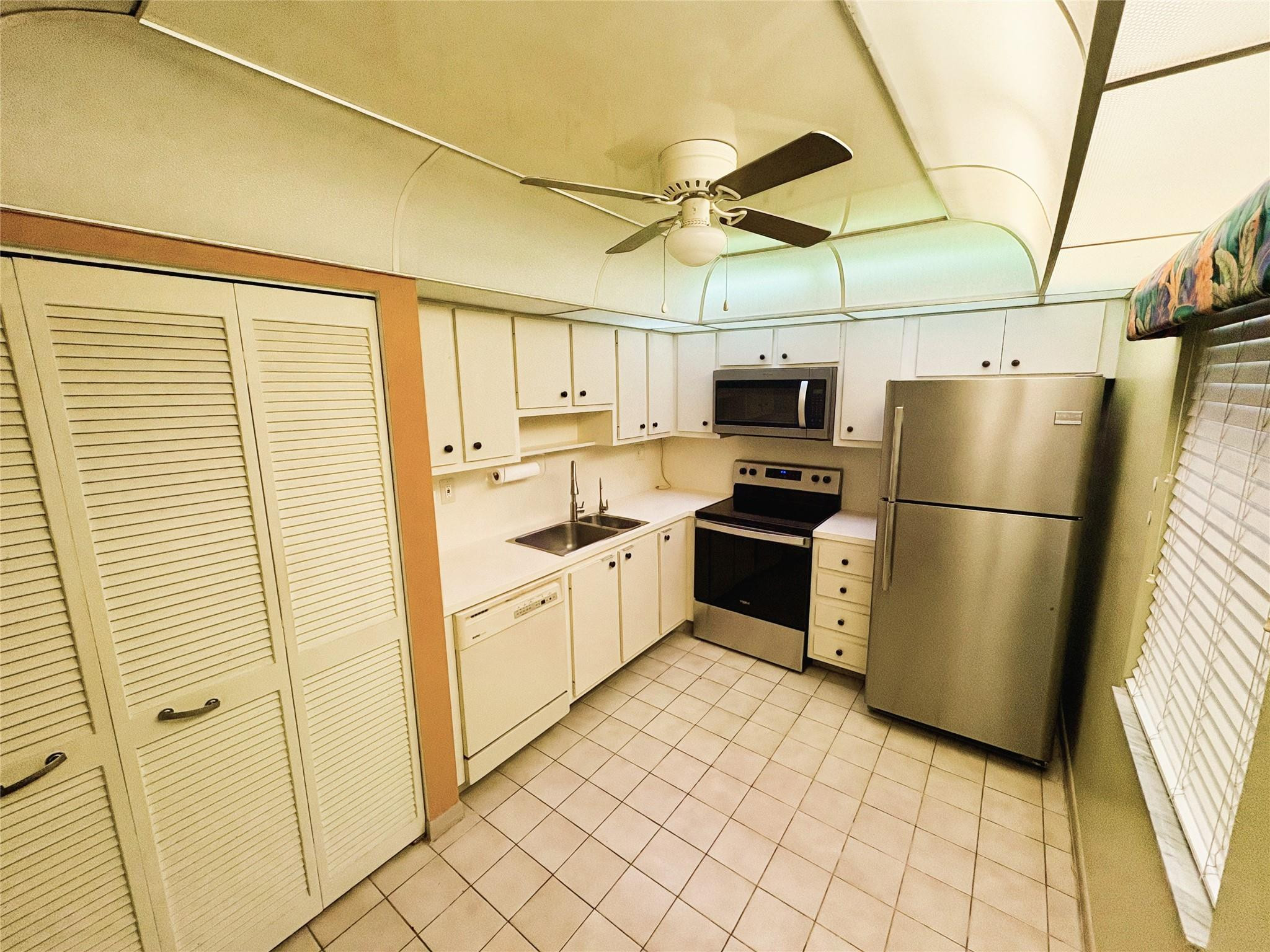 18TH HOLE AT INVERRARY CONDO - Residential Lease