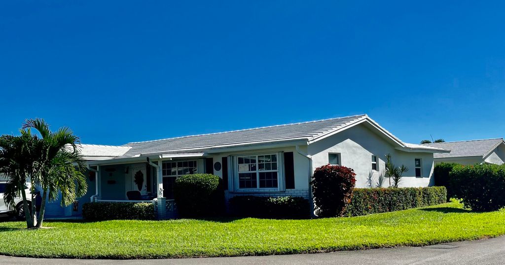 Photo of 2398 SW 9th Avenue N, Boynton Beach, FL 33426 (MLS # B26024391)