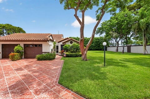 Photo of 6082 Waldwick Circle, Delray Beach, FL 33484 (MLS # B26039157)
