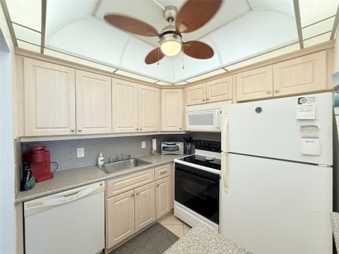 Tiny photo for 53 Markham C #53, Deerfield Beach, FL 33442 (MLS # F10539639)