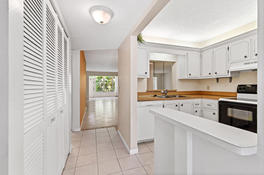 Photo of 2820 SW 22nd Avenue #215, Delray Beach, FL 33445 (MLS # R10985899)