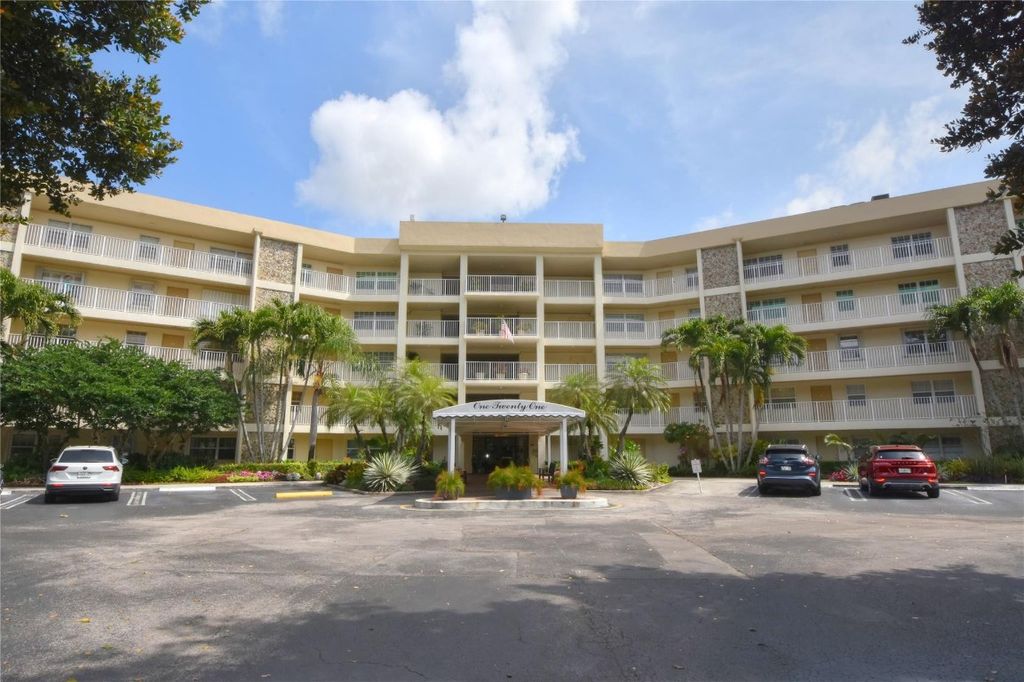 Photo of 800 Cypress Grove Drive #206, Pompano Beach, FL 33069 (MLS # F10426707)