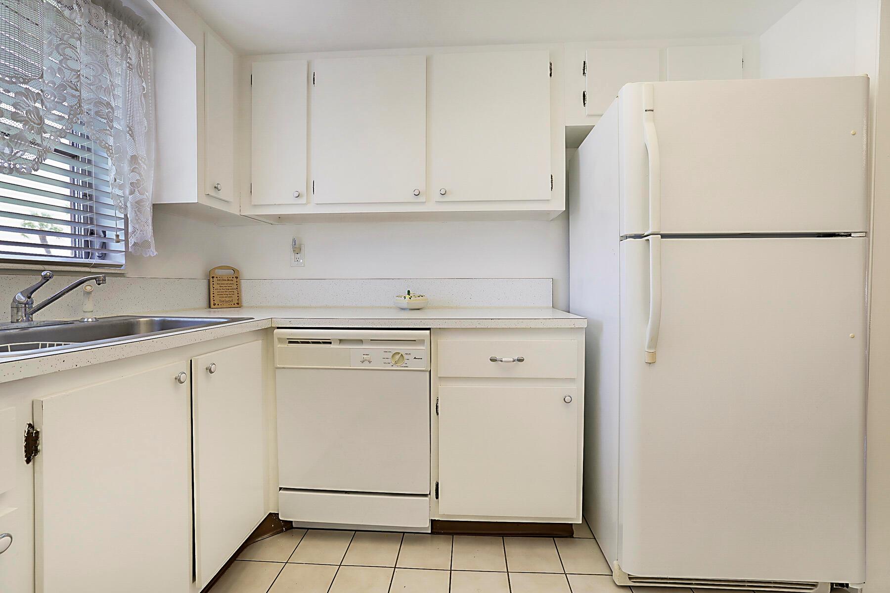 CRESTHAVEN VILLAS 28 COND - Residential Lease